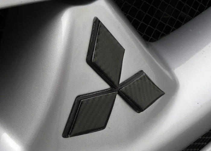 Carbon Fiber Mitsubishi Diamond Emblem (Front EVO 8) - Black Trim